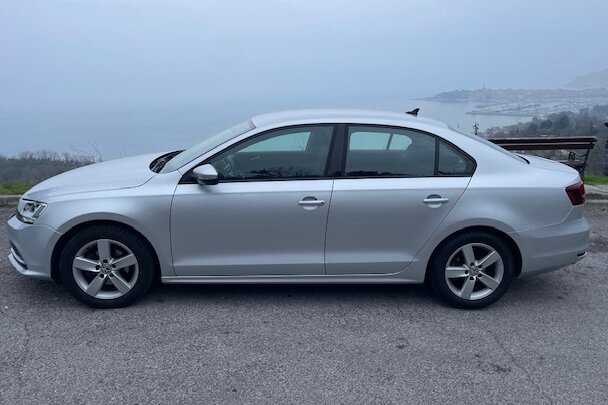 Noleggia Volkswagen Jetta 2.0 6 in Italia a partire da € al giorno IMG_7084 (1)