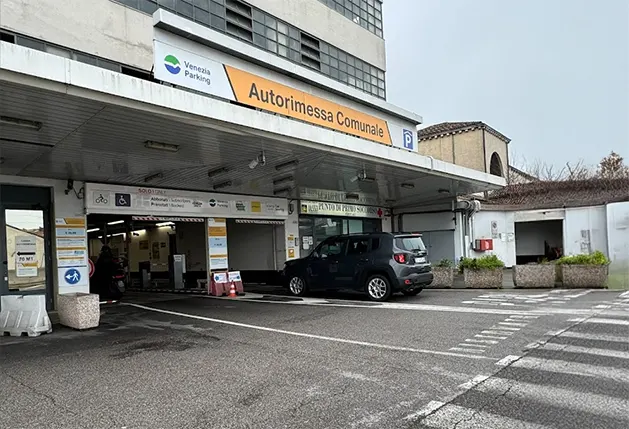 Autorimessa comunale Venezia piazzale Roma entrata