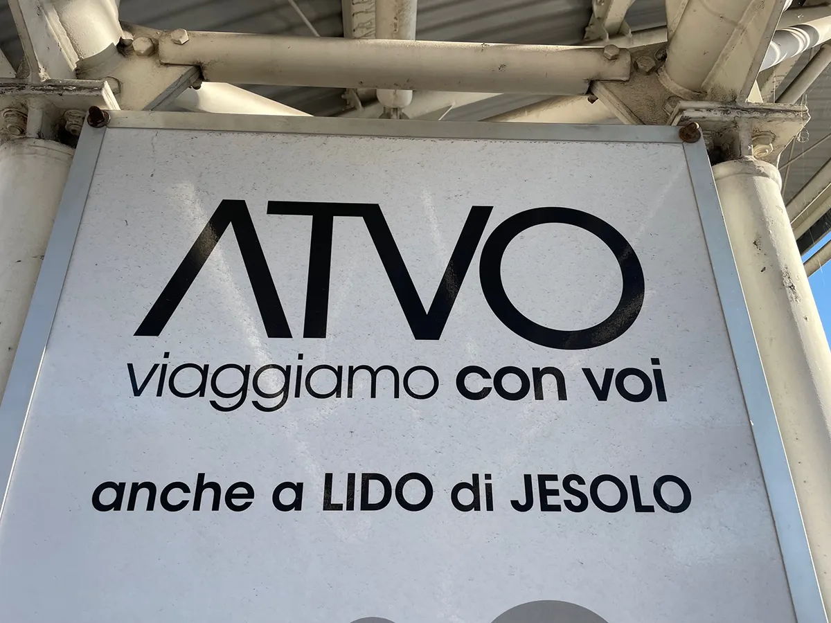 scrtitta avto stazione lido di jesolo